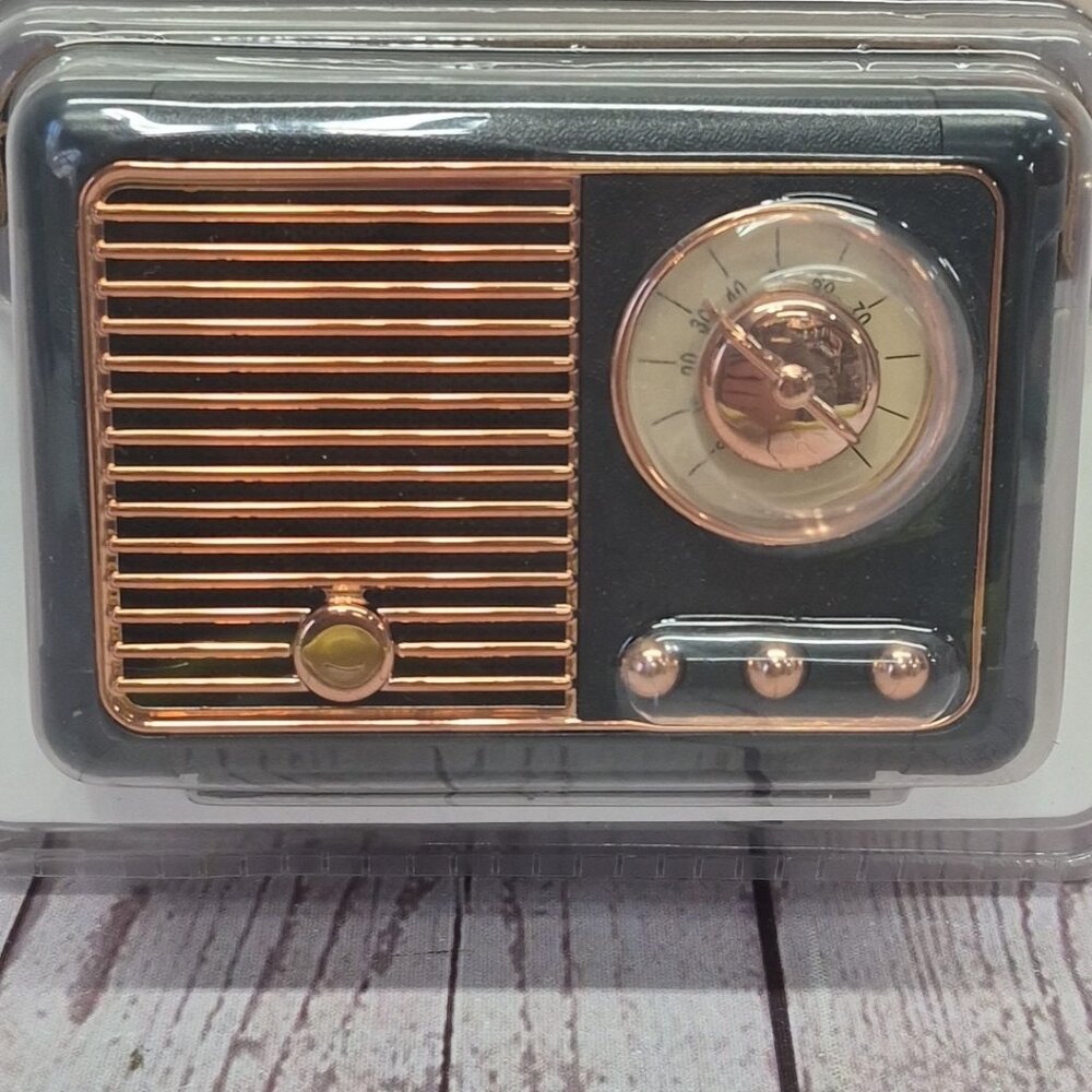 QFX VTG Throwback Bluetooth & FM Rechargeable Retro Radio - Picture 2 of 8